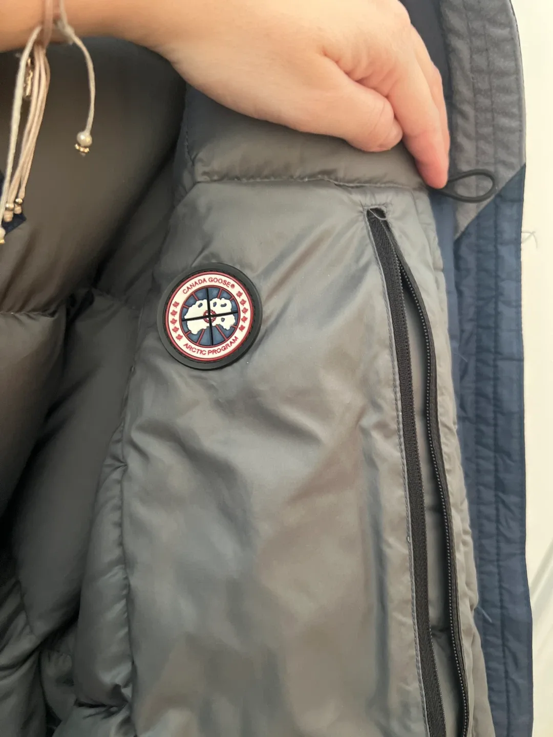 Canada Goose Jacket - Size M/M image indicator(7)