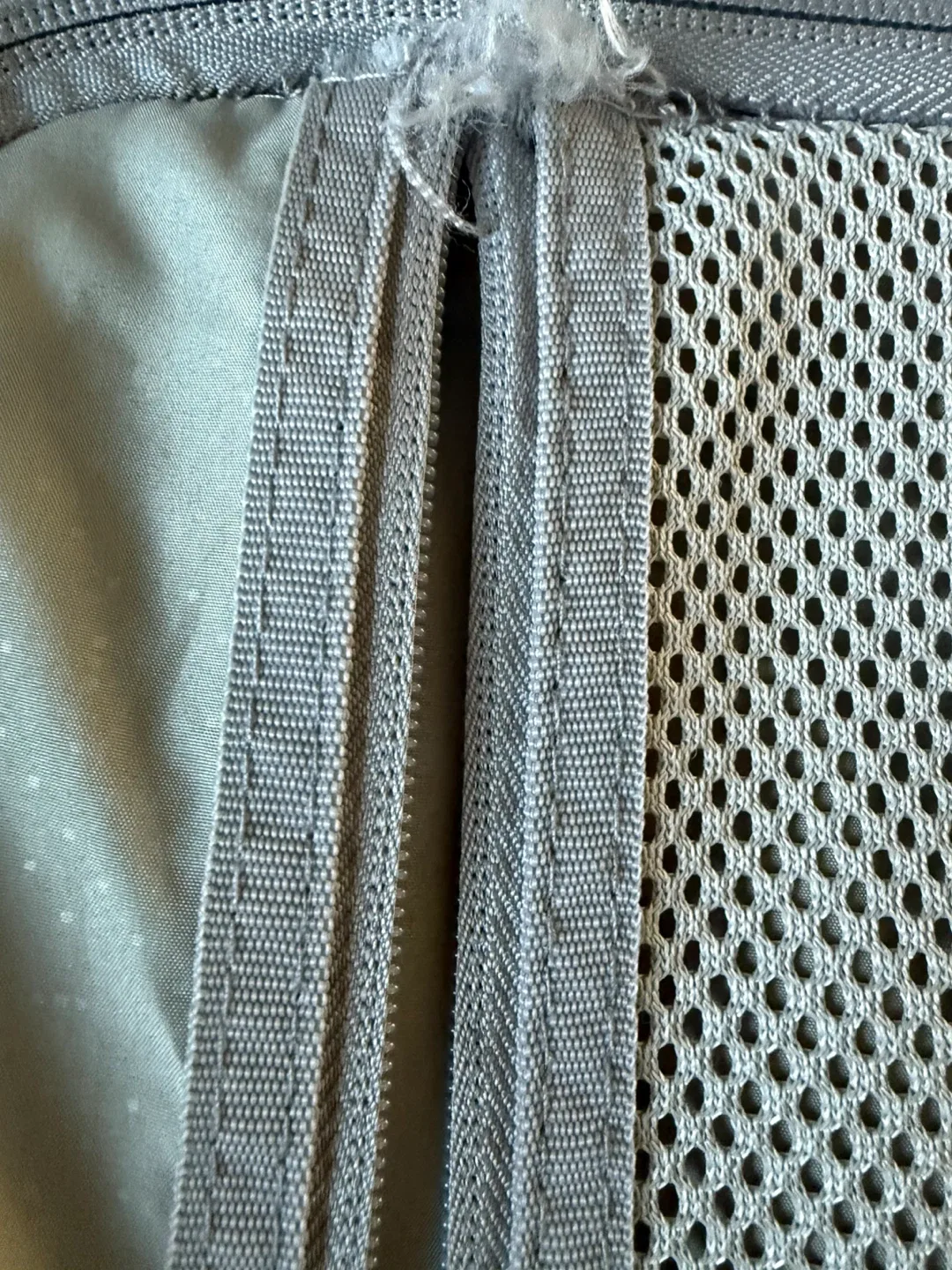 Monos check in large suitcase image indicator(7)