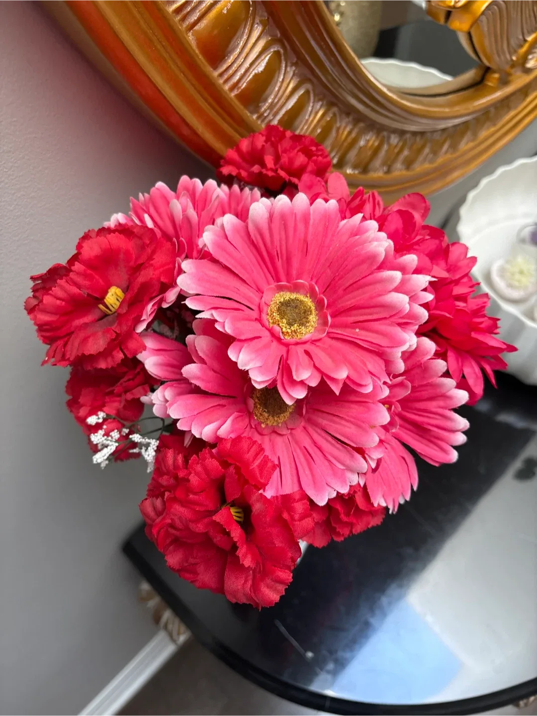 Flower vase with artificial flowers image indicator(2)