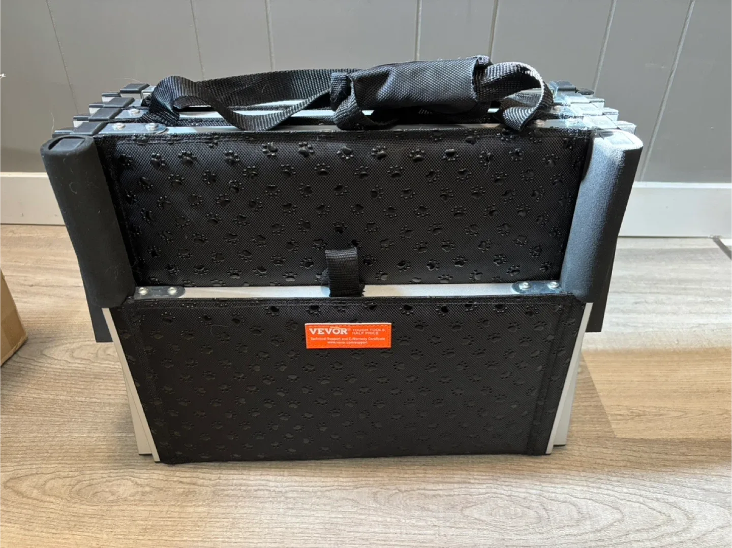 Vevor Folding Dog Stairs Model CB-778N-6 - New in Box! image indicator(3)