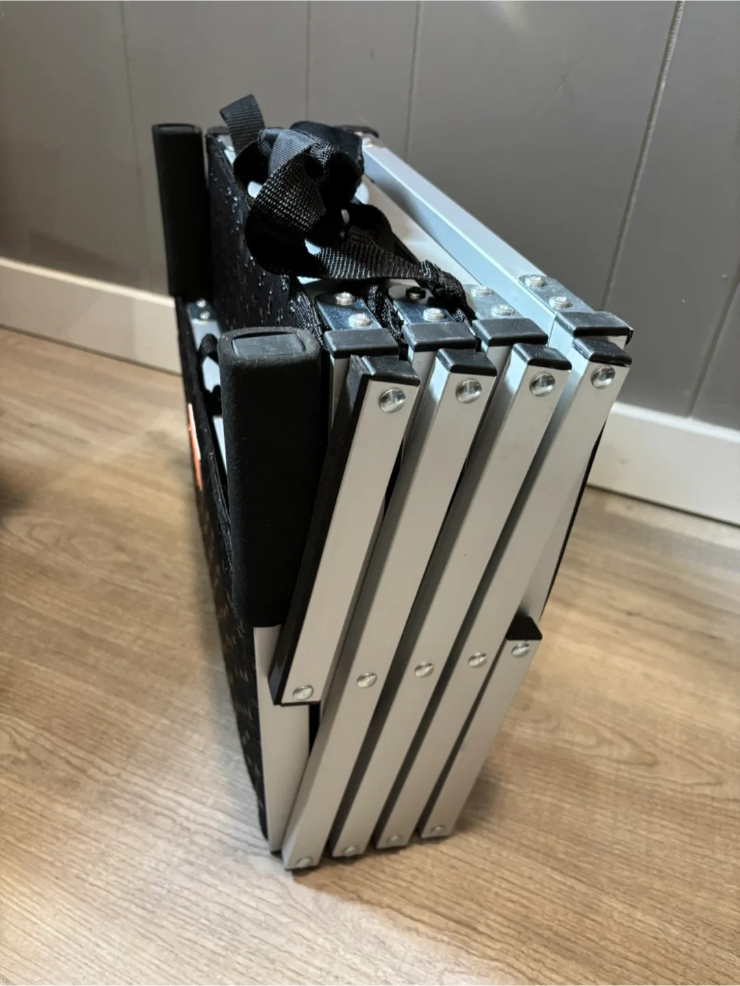 Vevor Folding Dog Stairs Model CB-778N-6 - New in Box! image indicator(4)