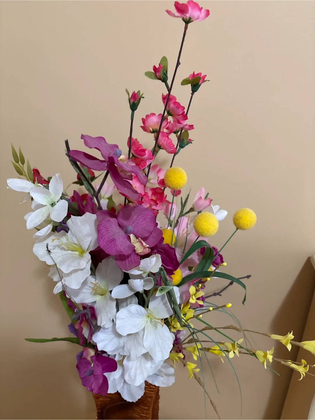 Floral Arrangement in Decorative Vase image indicator(2)