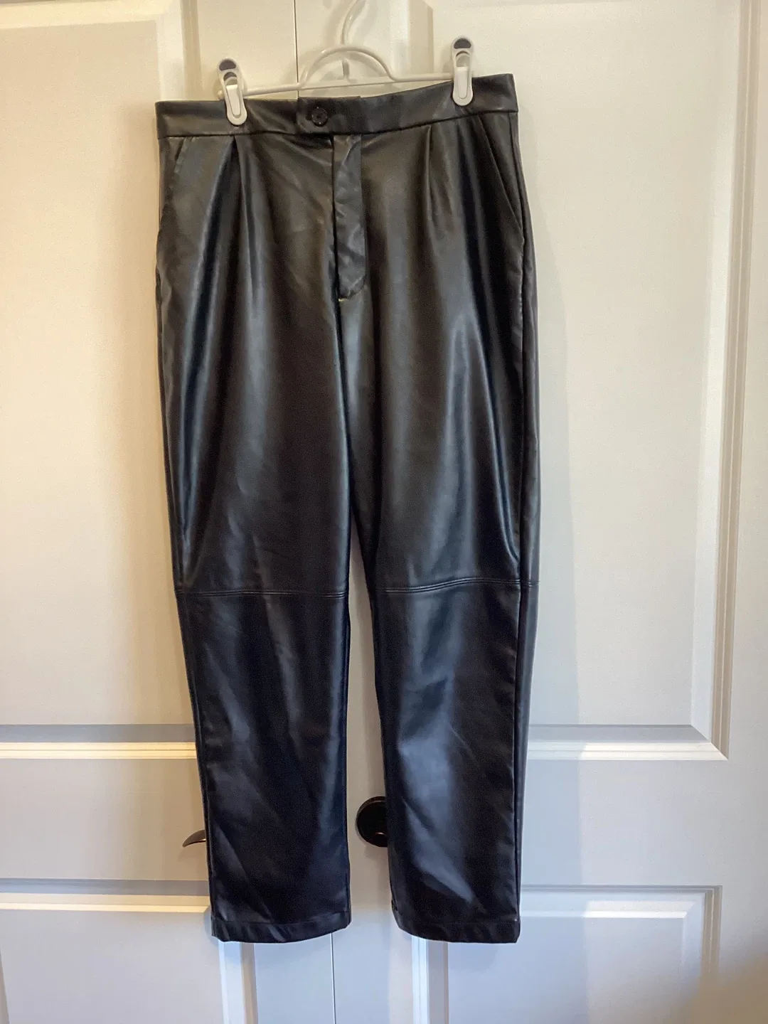 HALSTON BLACK PLEATHER PANTS thumbnail
