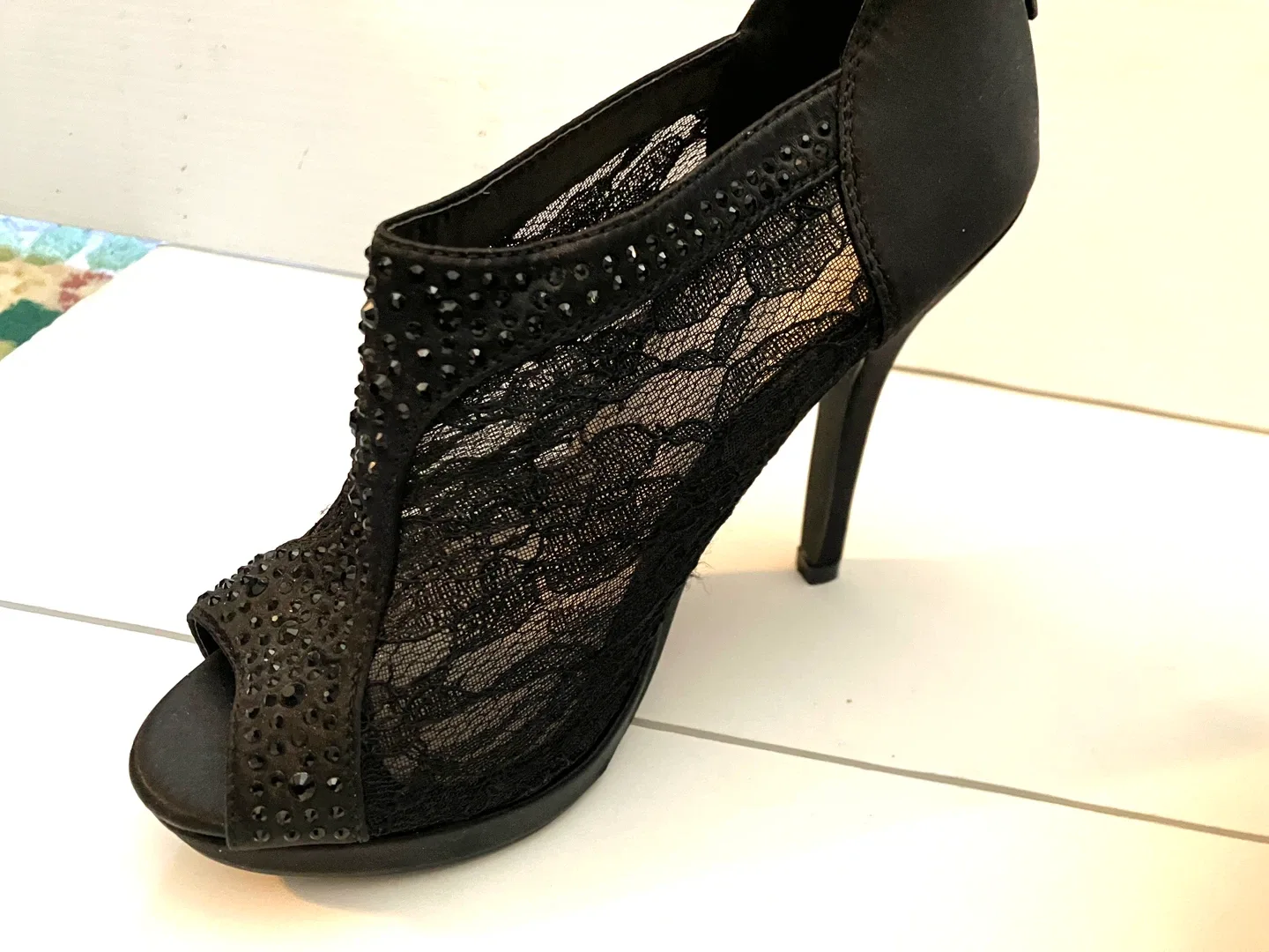 David's Bridal Black Lace Heel-6 image indicator(2)