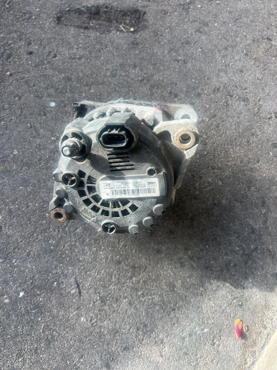 Hyundai santafe  Alternator - Part 37300-2G650 - photo 3