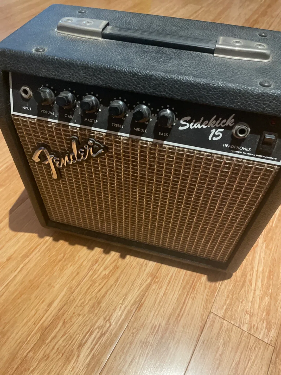 Fender Sidekick 15 Guitar Amplifier image indicator(2)