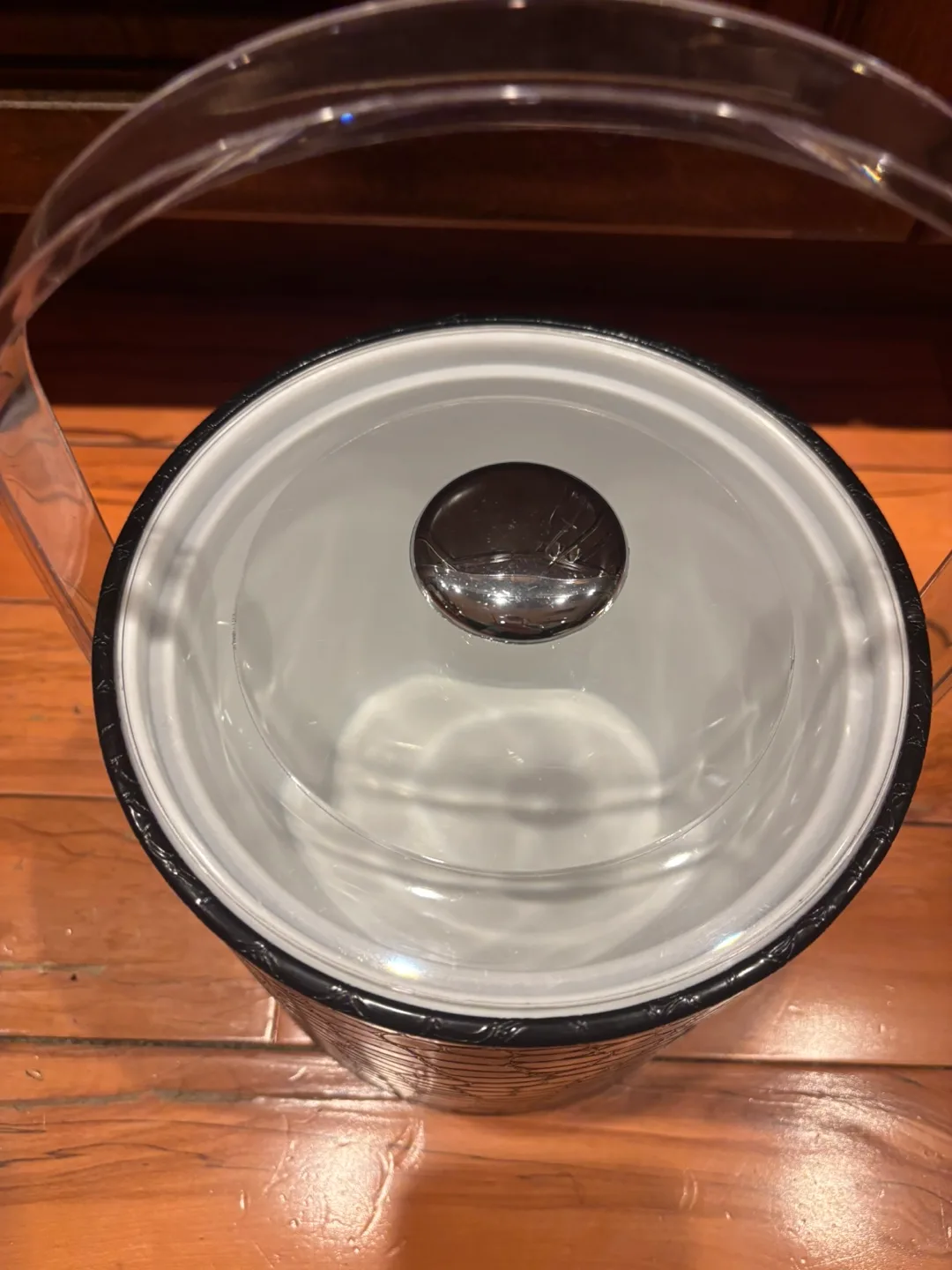 Ice Bucket with Lid & Handle image indicator(4)
