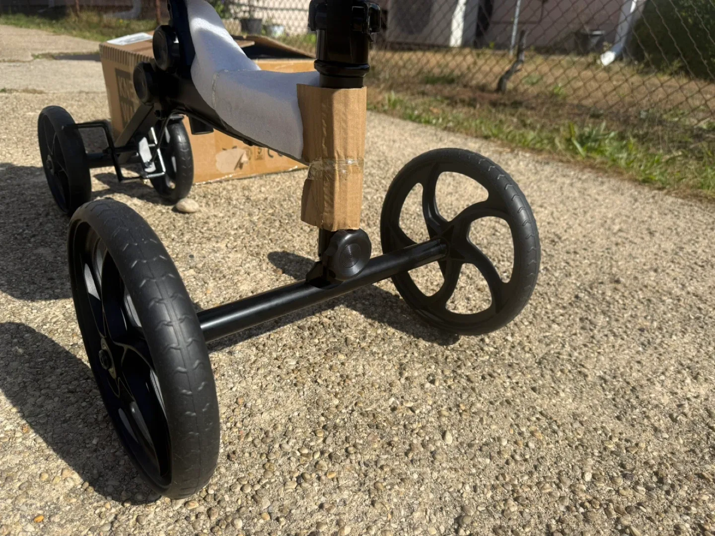 Zenart Knee Walker with Box- brand new assembly(open boxed) image indicator(6)