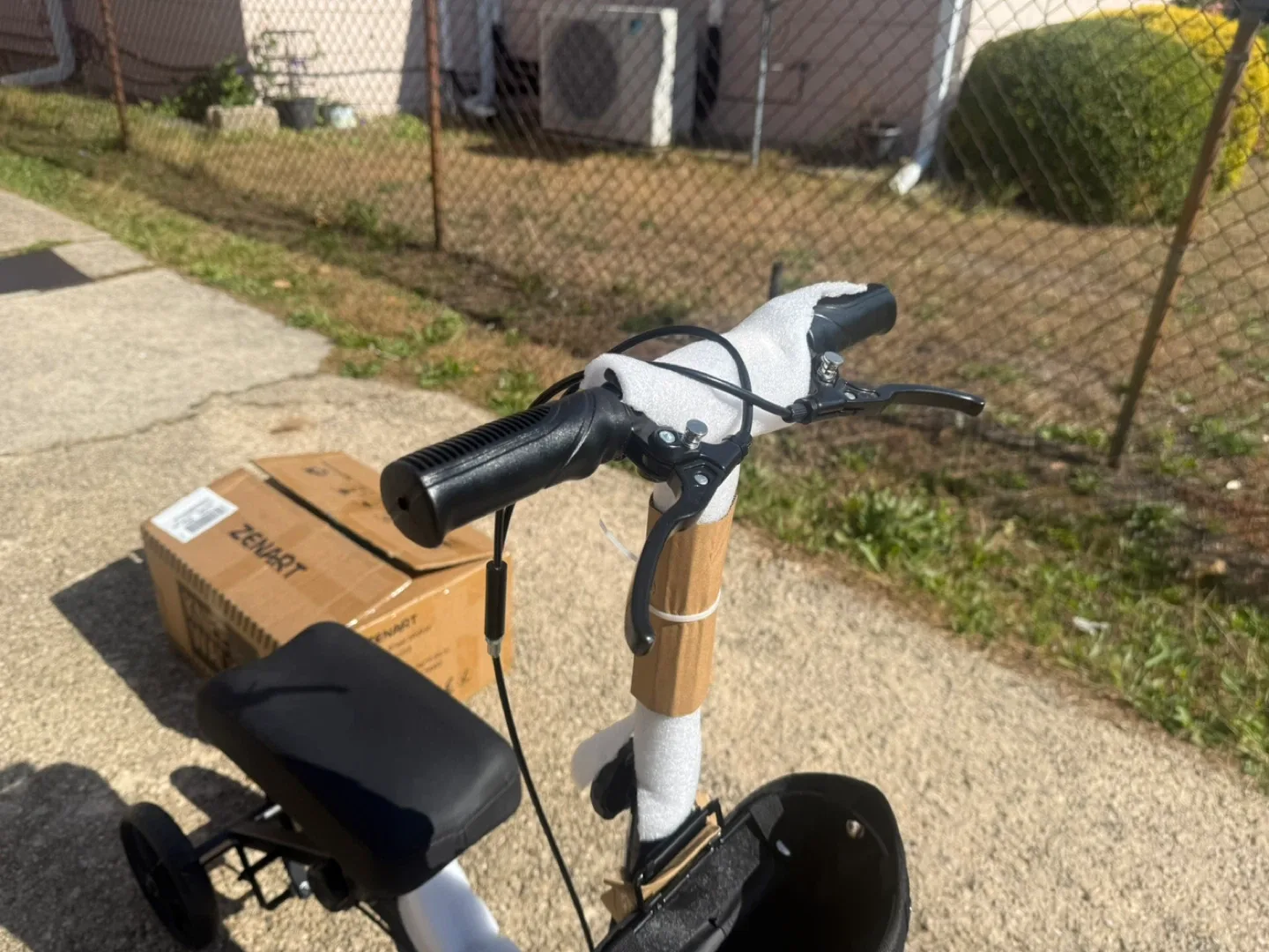 Zenart Knee Walker with Box- brand new assembly(open boxed) image indicator(9)