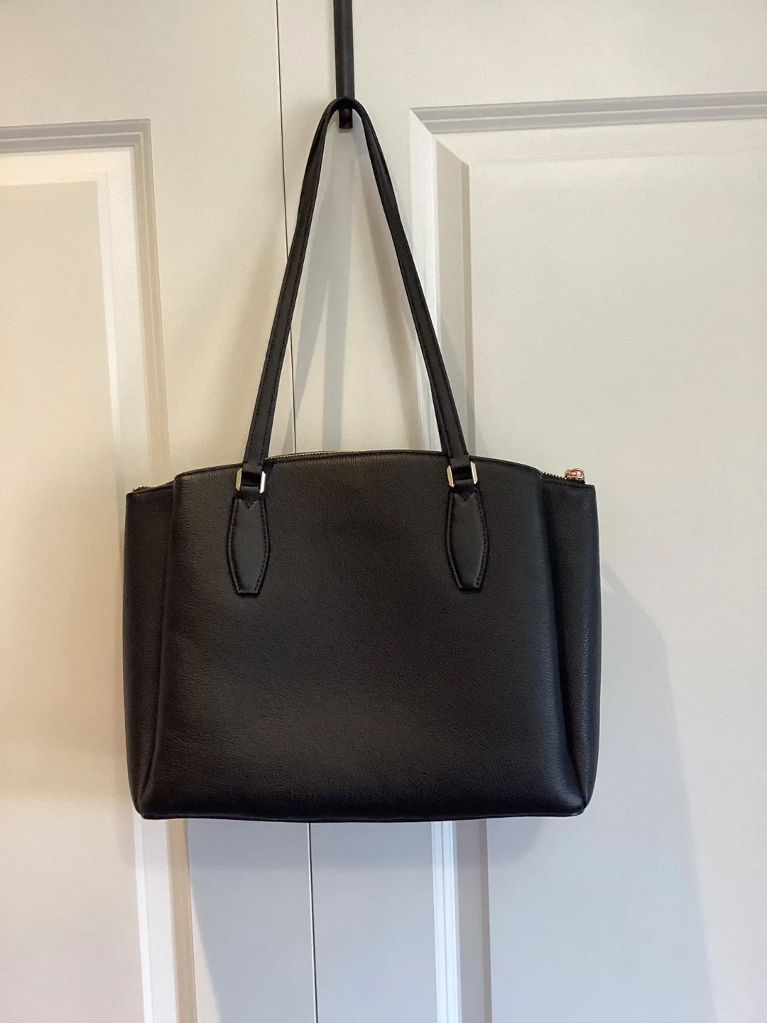 KATE SPADE BLACK HANDBAG image indicator(2)