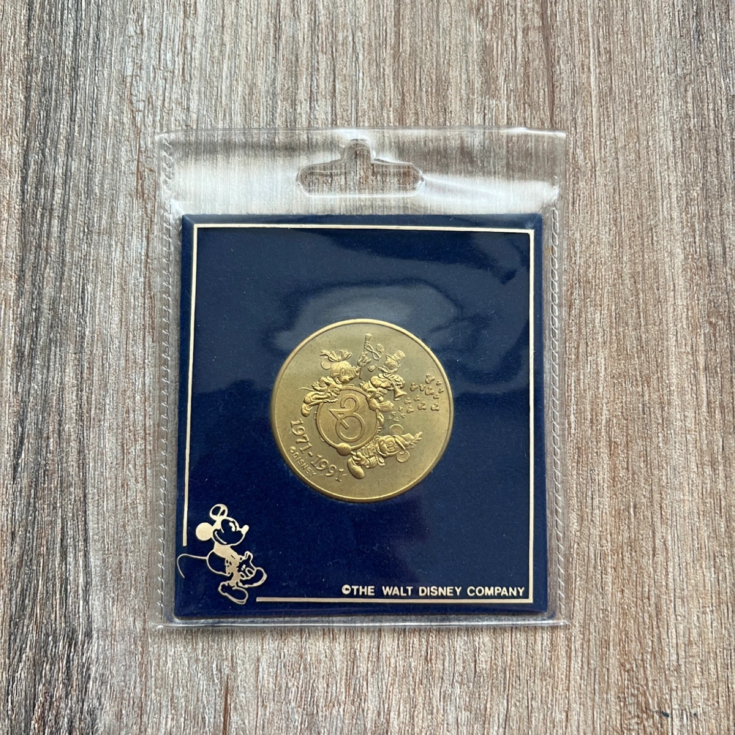20 Magic Years Walt Disney World Commenorative Coin 1971-1991 - photo 3