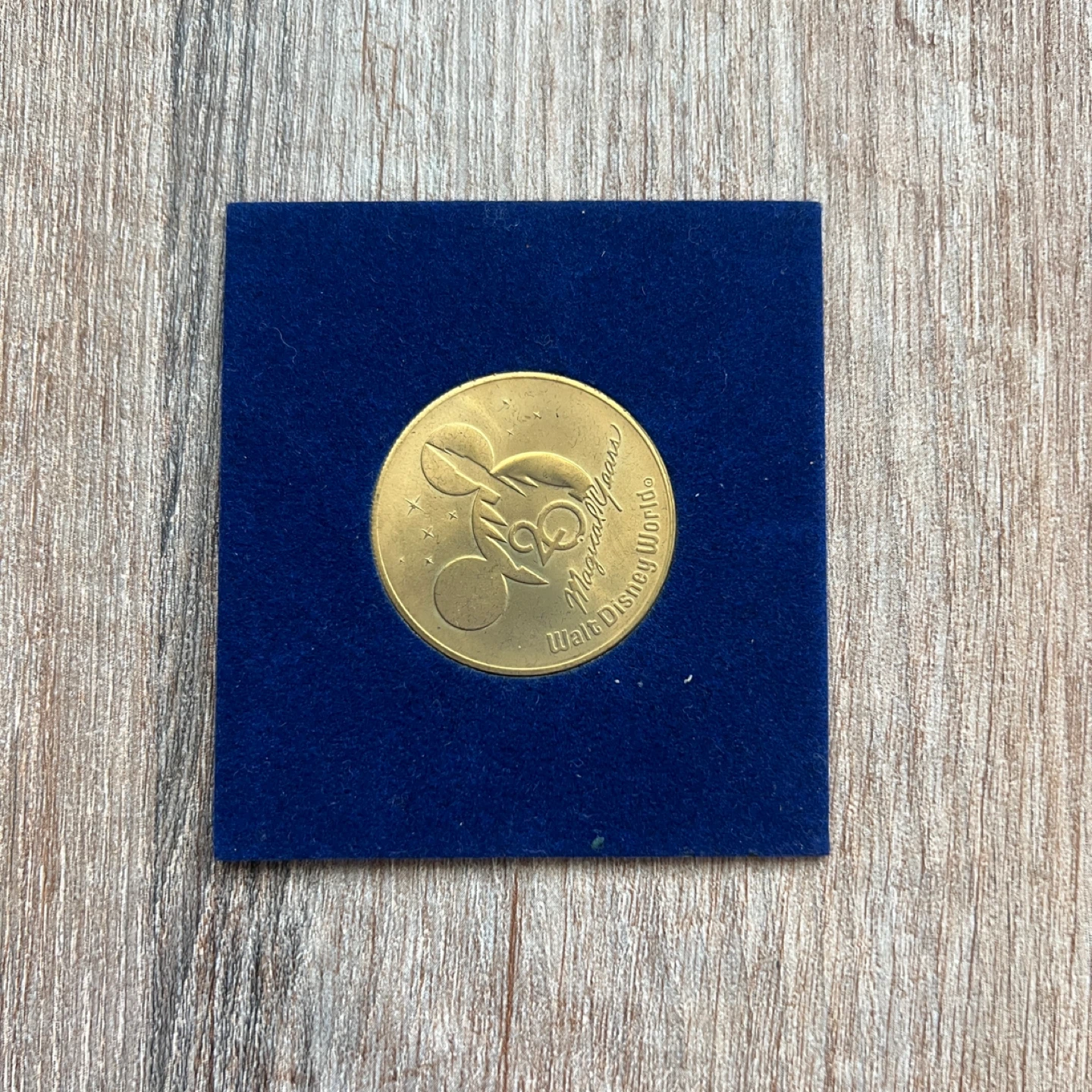 20 Magic Years Walt Disney World Commenorative Coin 1971-1991 - photo 2