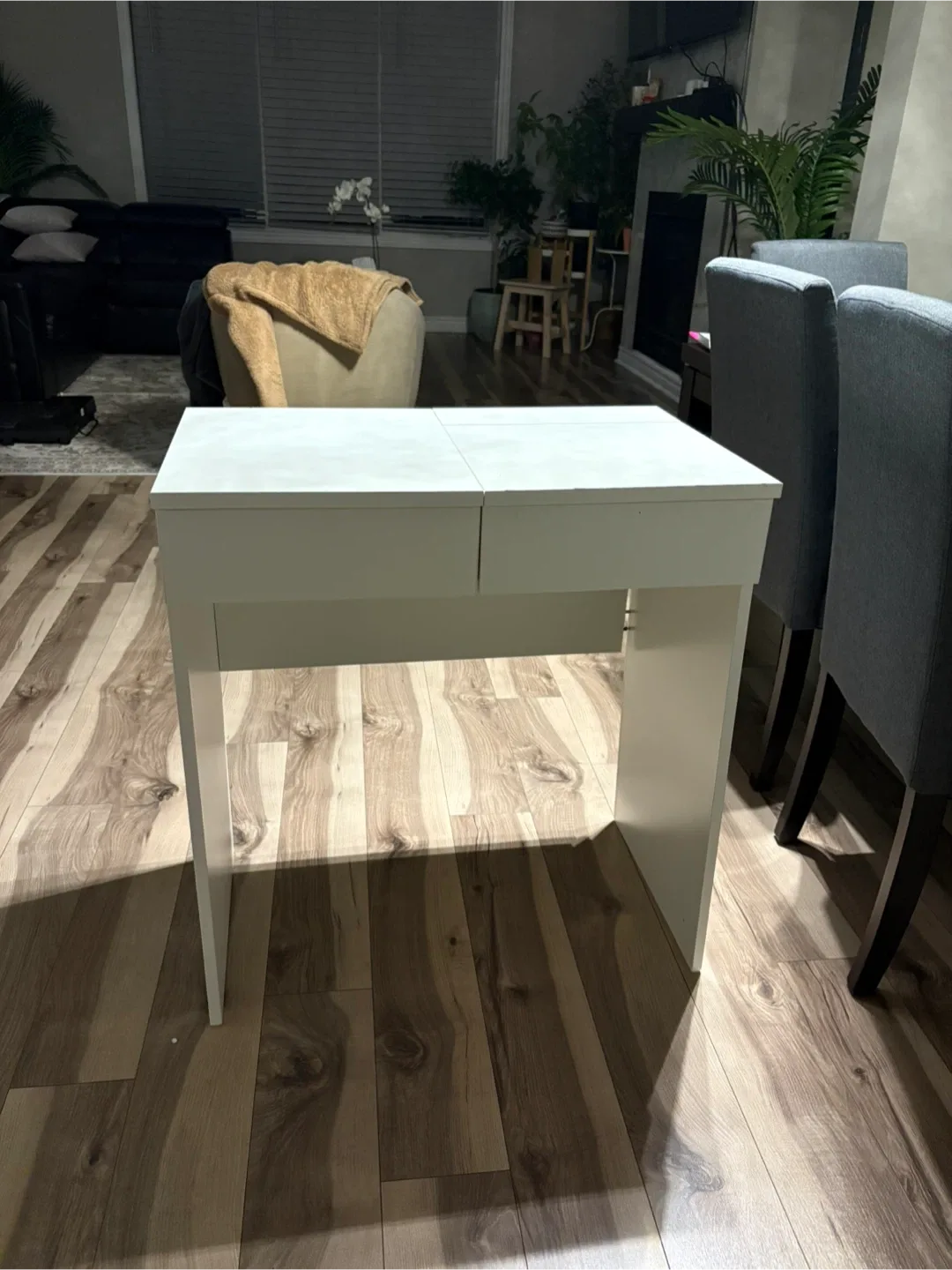 IKEA-Makeup Dresser with Mirror image indicator(2)