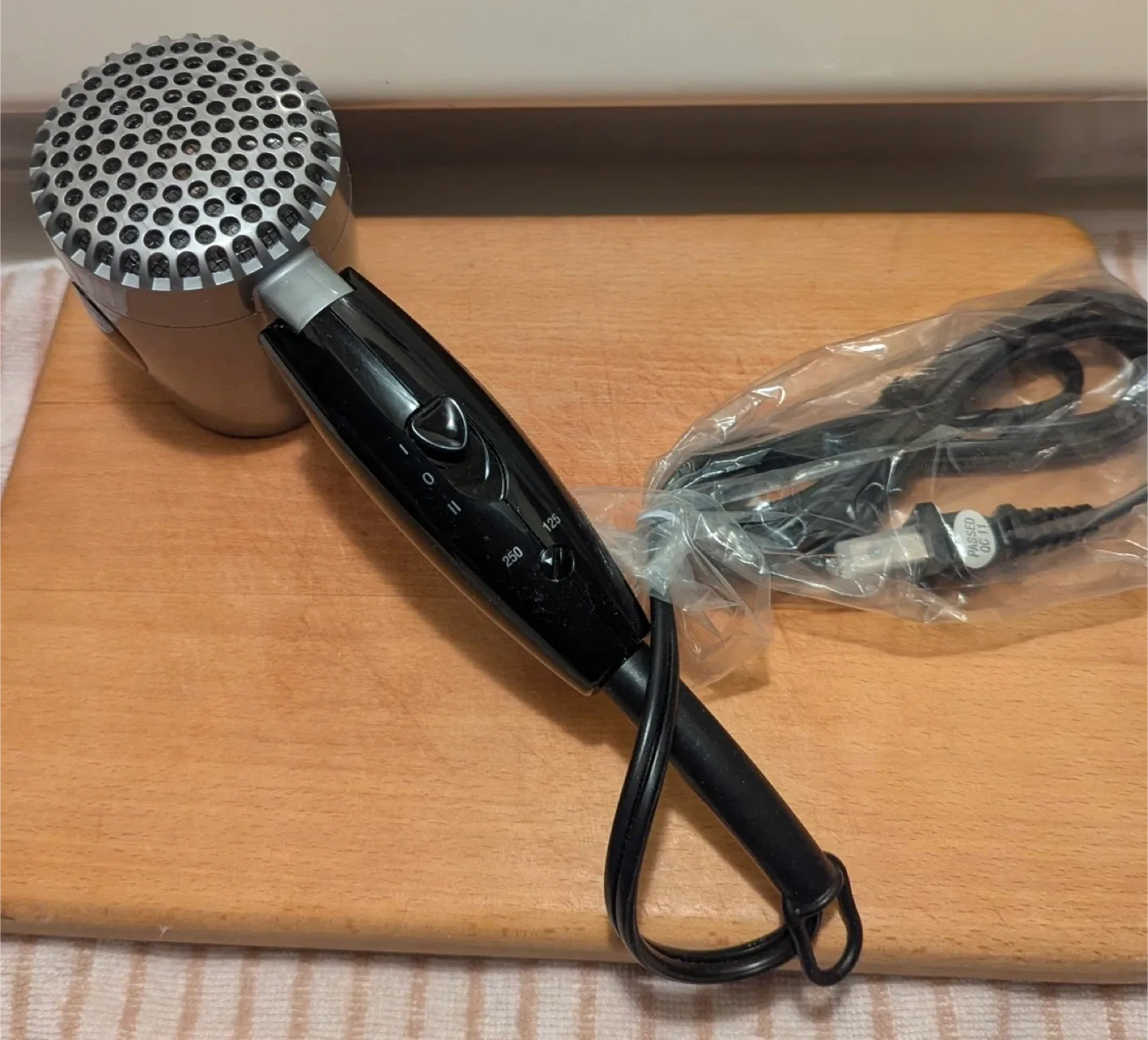 Conair Travel Hair Dryer - Dual Voltage, Folding Handle image indicator(3)