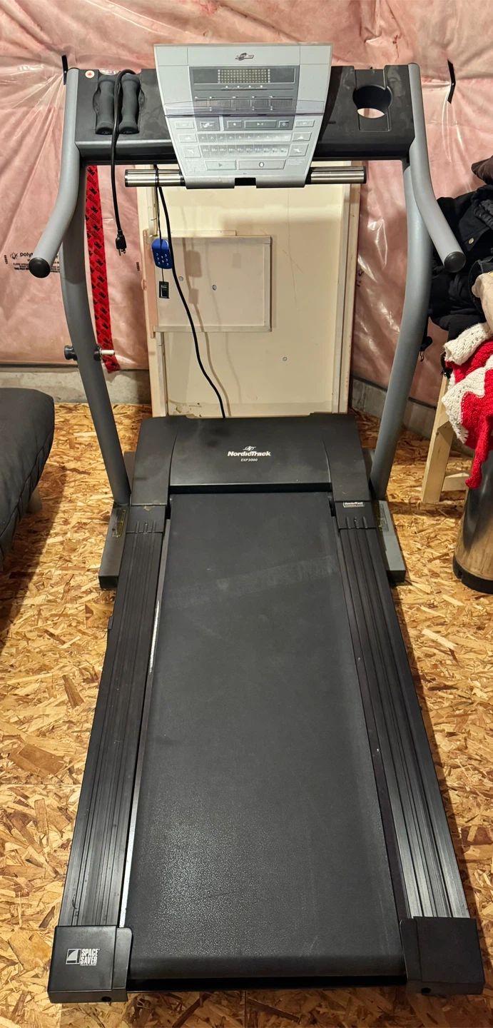 NordicTrack EXP3000 Treadmill - photo 2