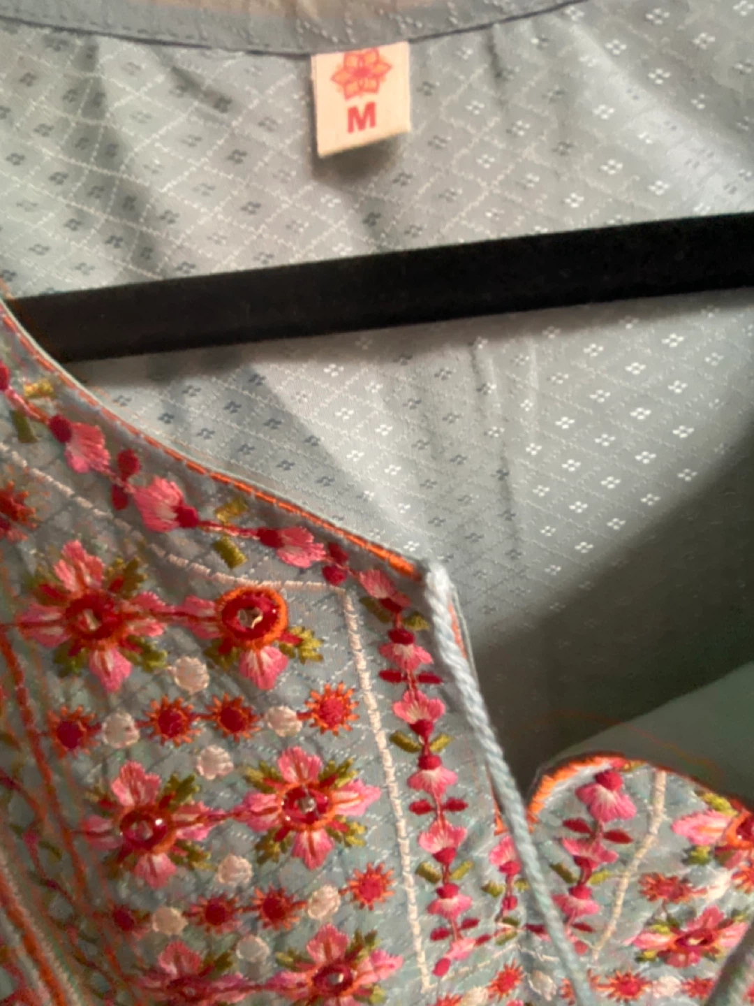 Embroidered Kurti Set - Size M - photo 4