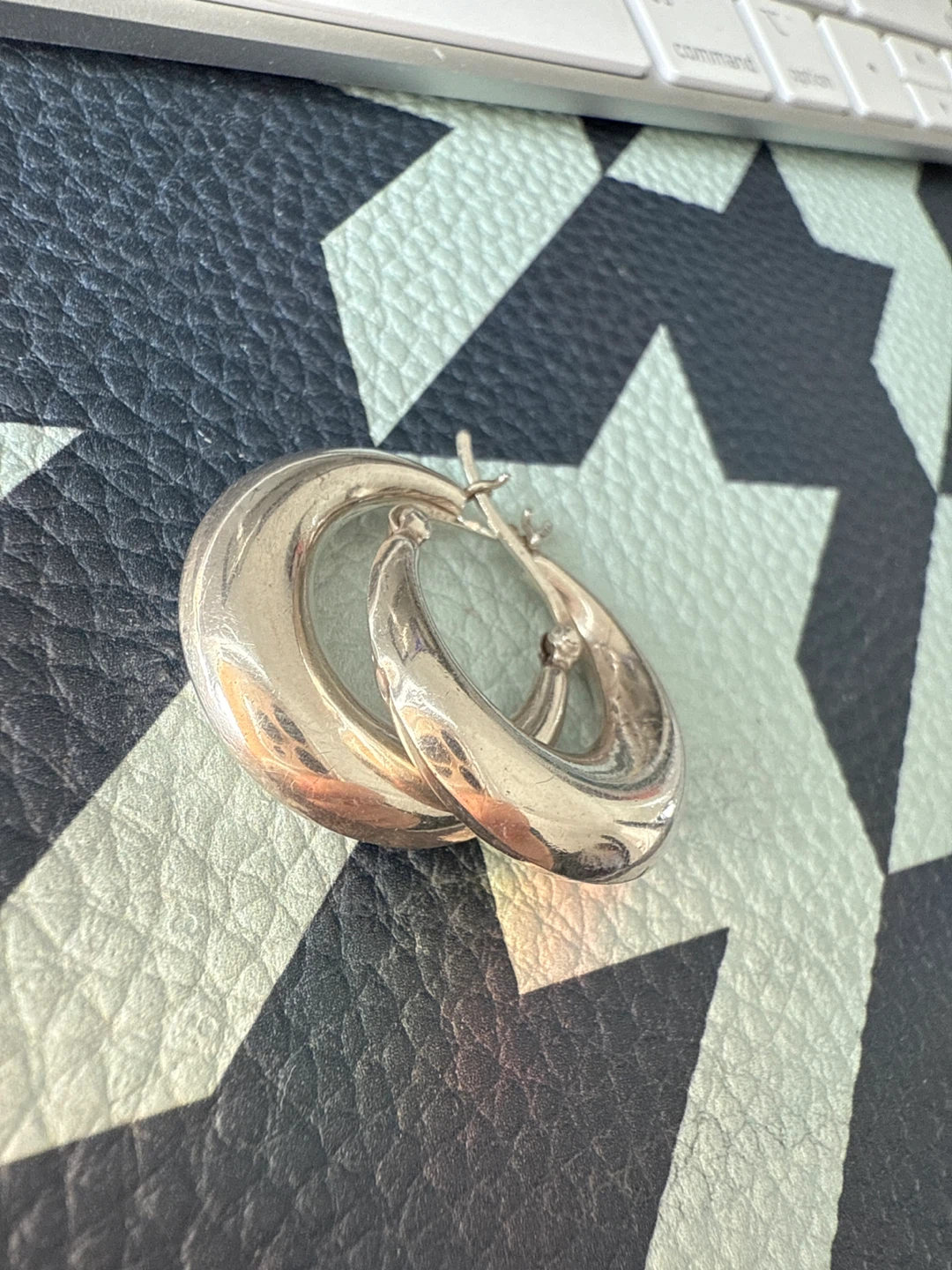 925 Silver Hoop earrings. Small bump on one of them. - photo 2