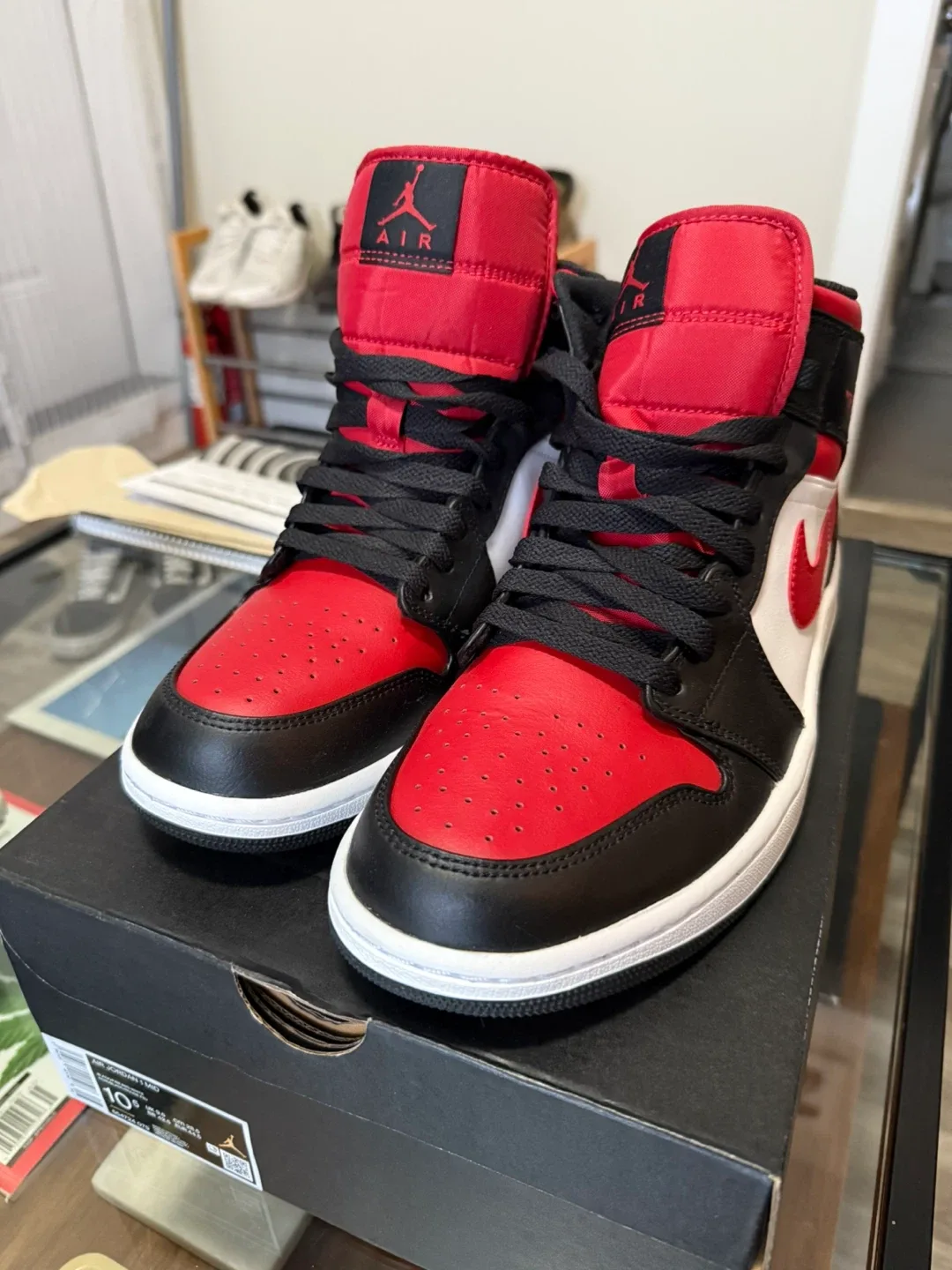 Air Jordan 1 Mid SE Black/Red Size 10.5 image indicator(5)