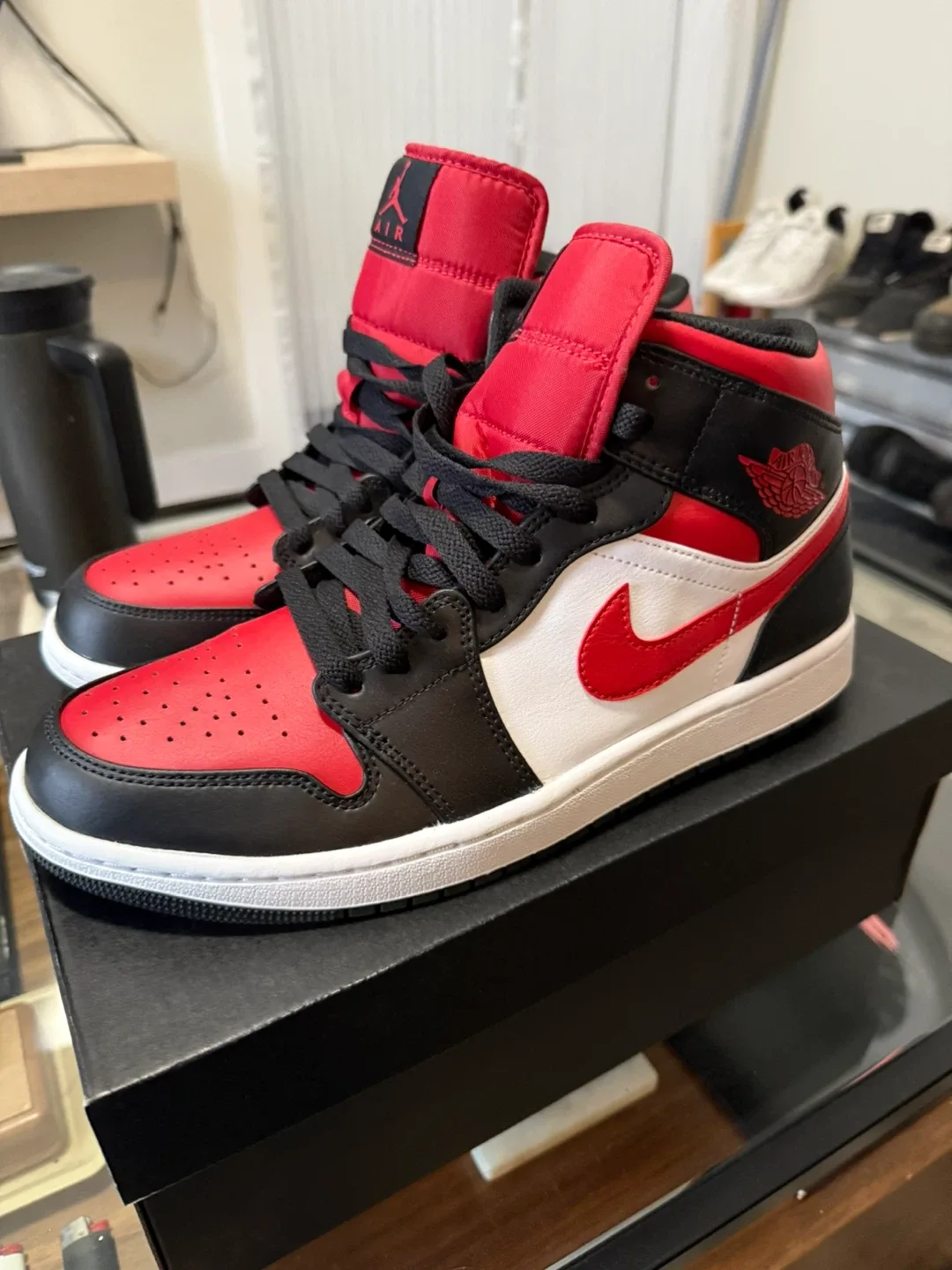 Air Jordan 1 Mid SE Black/Red Size 10.5 image indicator(4)