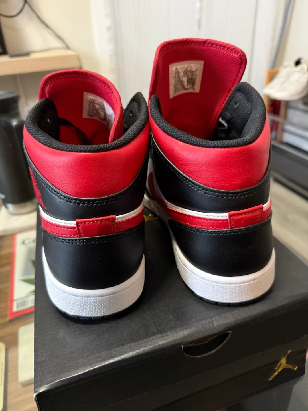 Air Jordan 1 Mid SE Black/Red Size 10.5 image indicator(7)