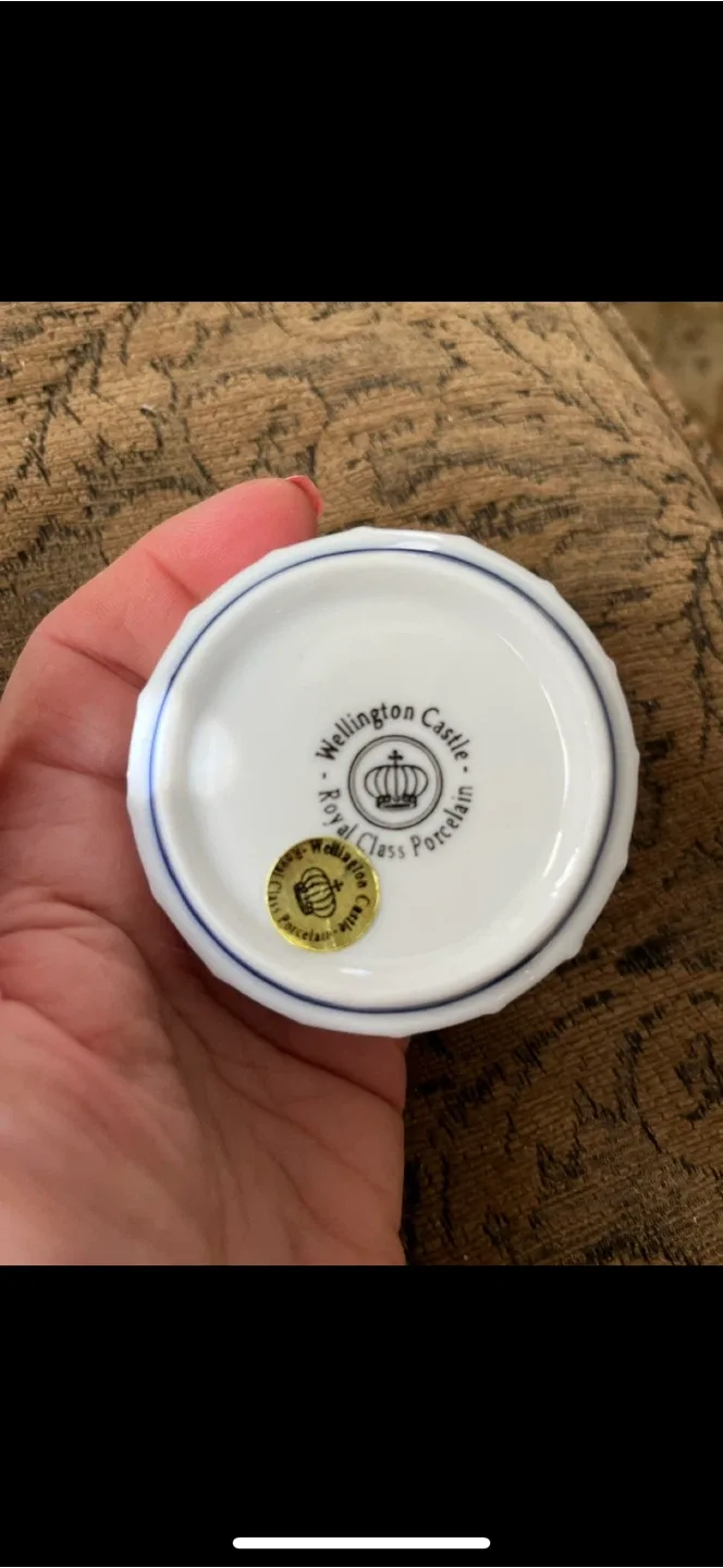 ‼️New ‼️in Box Porcelain Trinket Box image indicator(2)