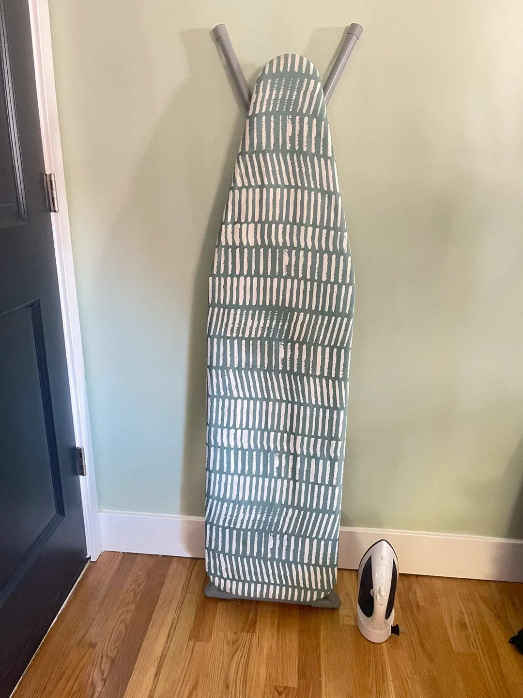 Ironing Board with Cover image indicator(2)