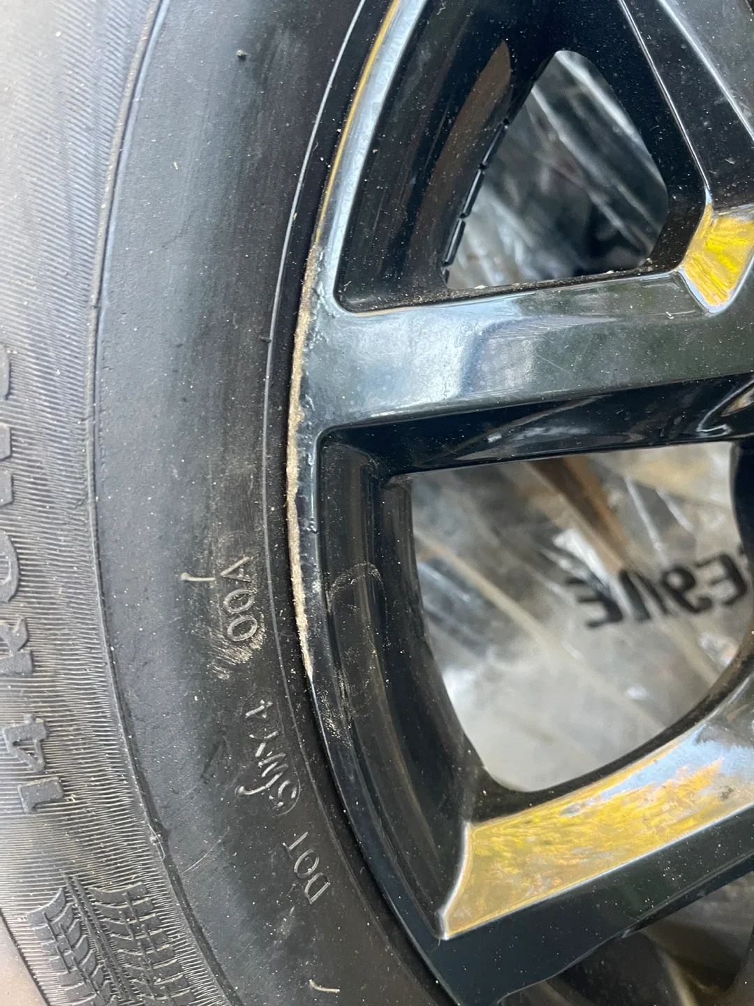 Set of R17 Tires image indicator(6)