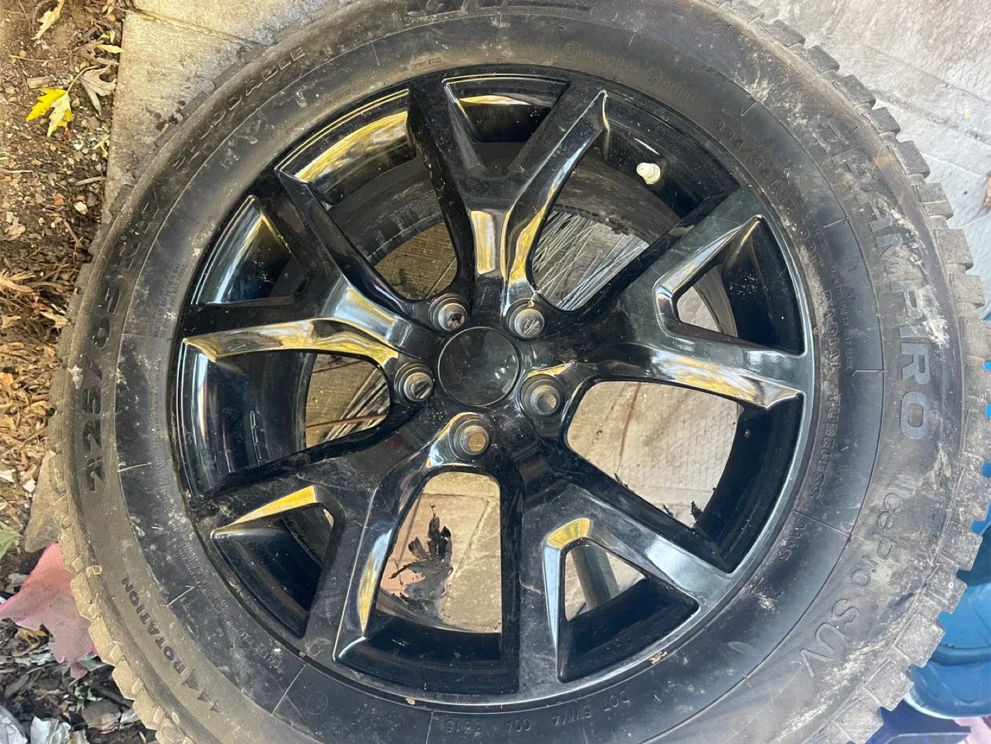 Set of R17 Tires image indicator(8)