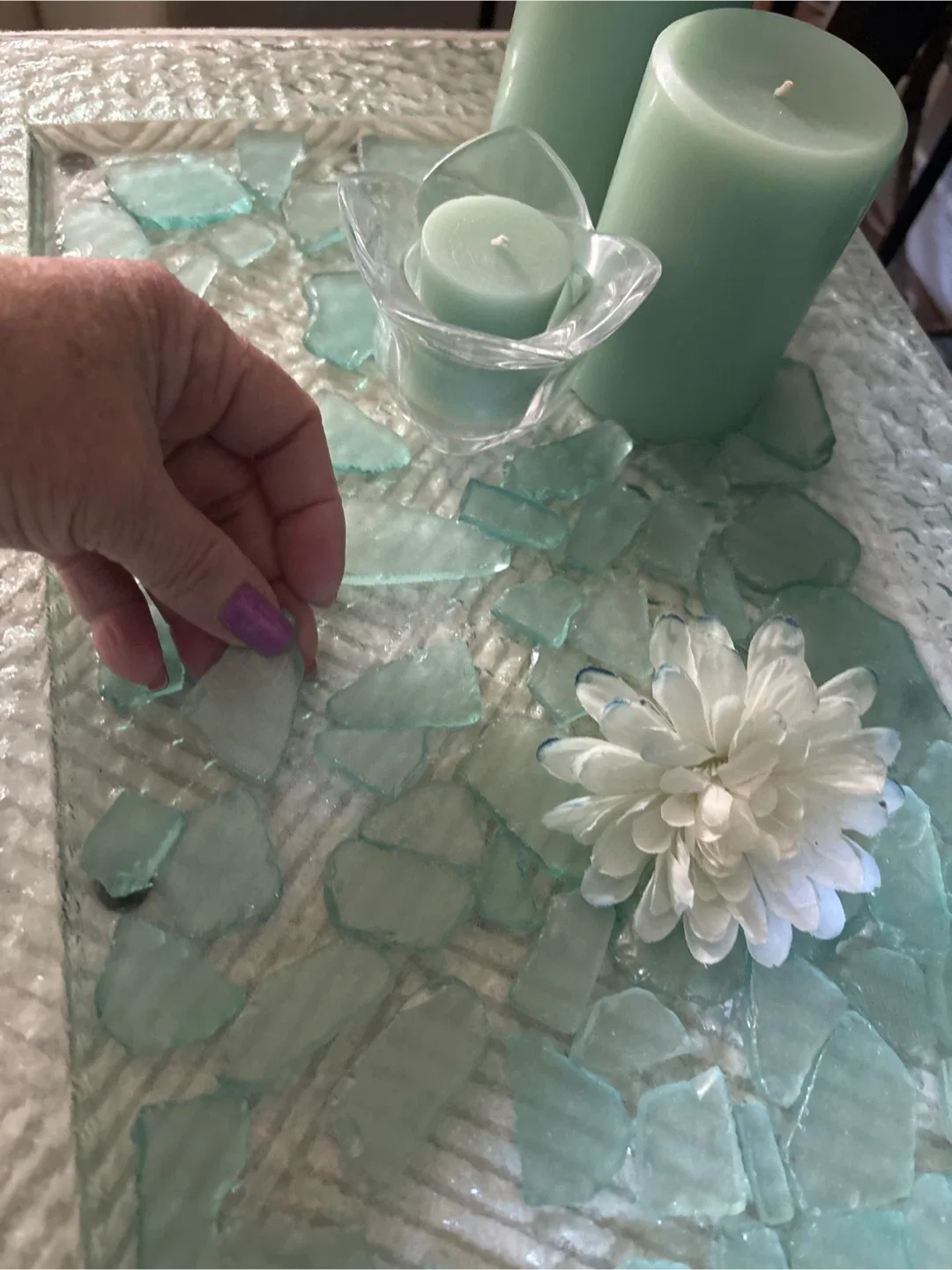 Decorative Glass tray with candles and glass pieces image indicator(3)