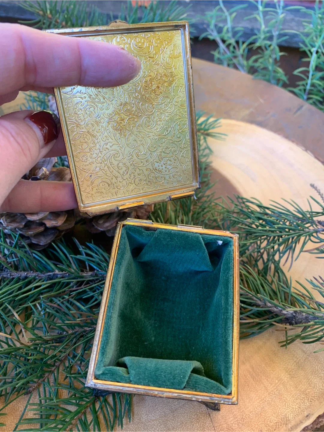 Vintage Victorian Trinket Box with Portrait image indicator(7)