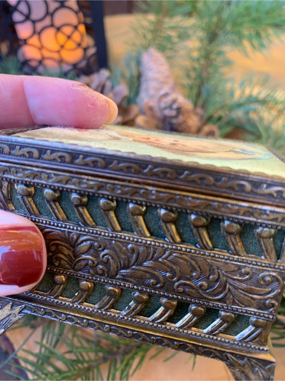 Vintage Victorian Trinket Box with Portrait image indicator(4)