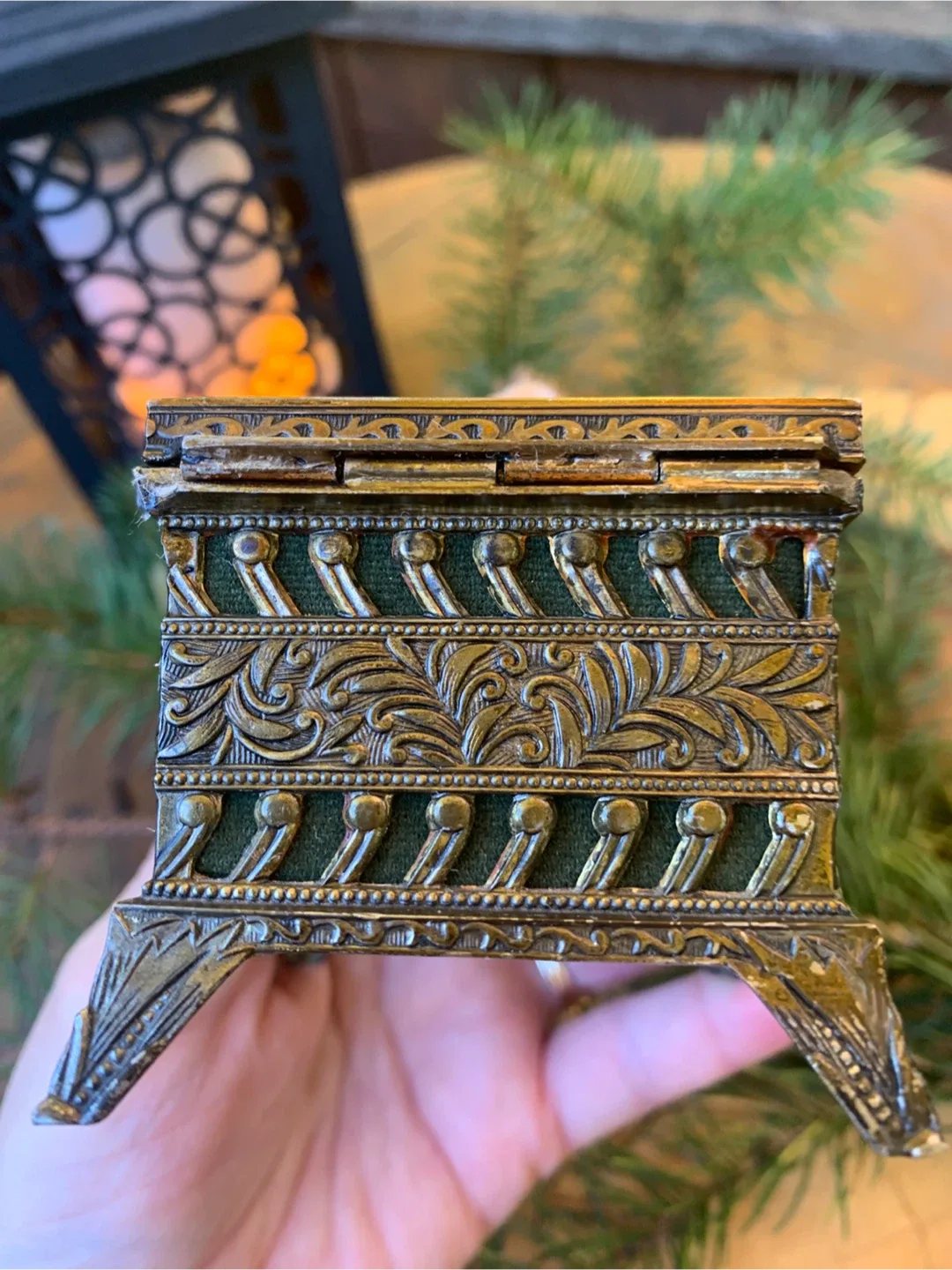 Vintage Victorian Trinket Box with Portrait image indicator(6)