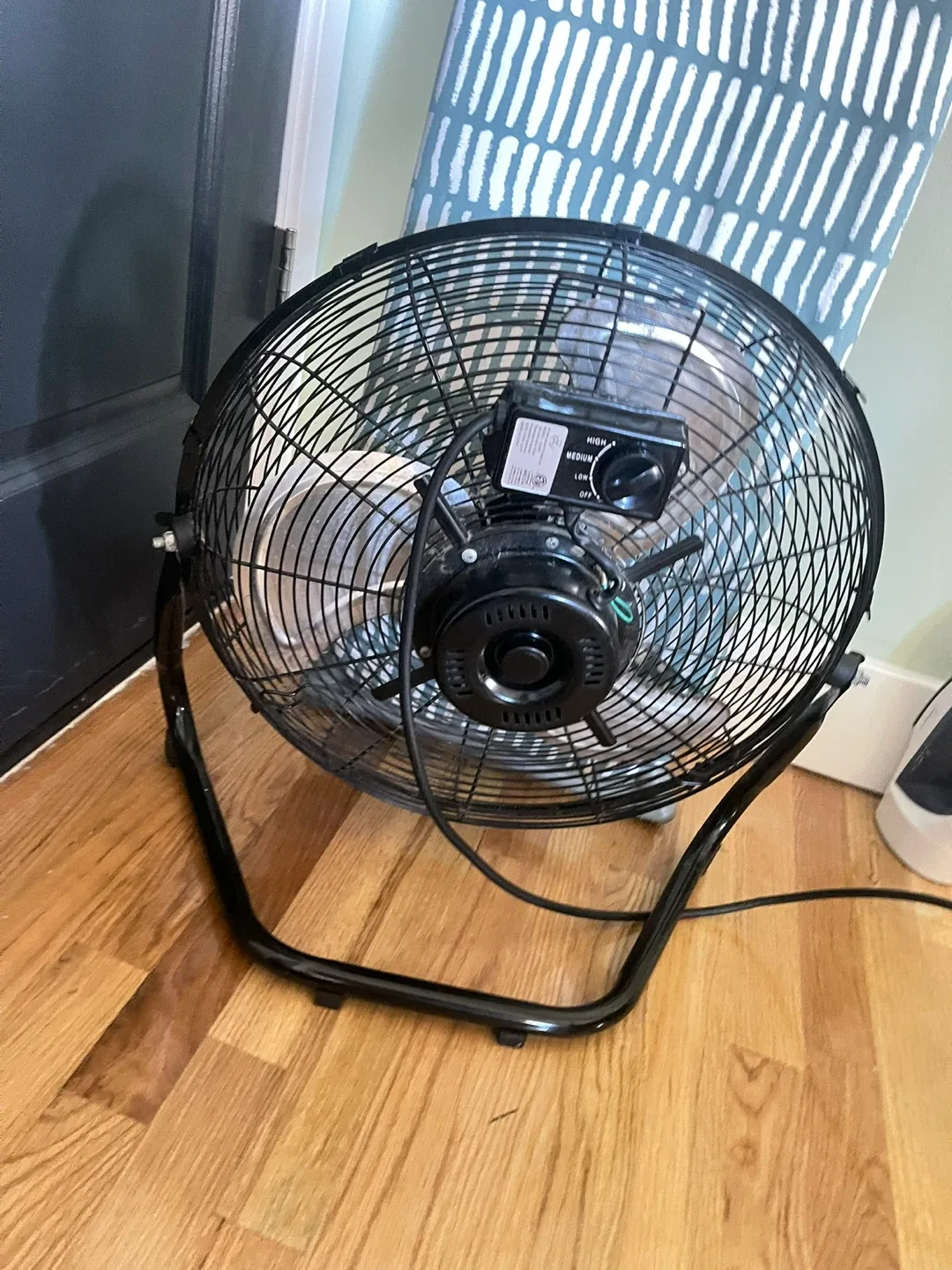 Chill Point 20-Inch High Velocity Floor Fan image indicator(2)