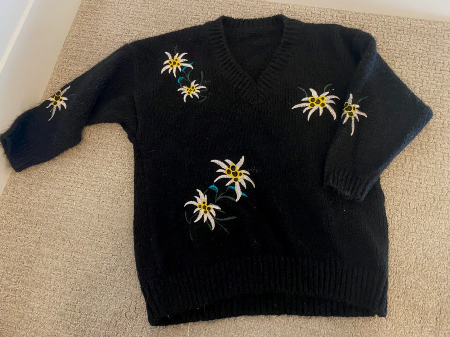Flower embroidery sweater