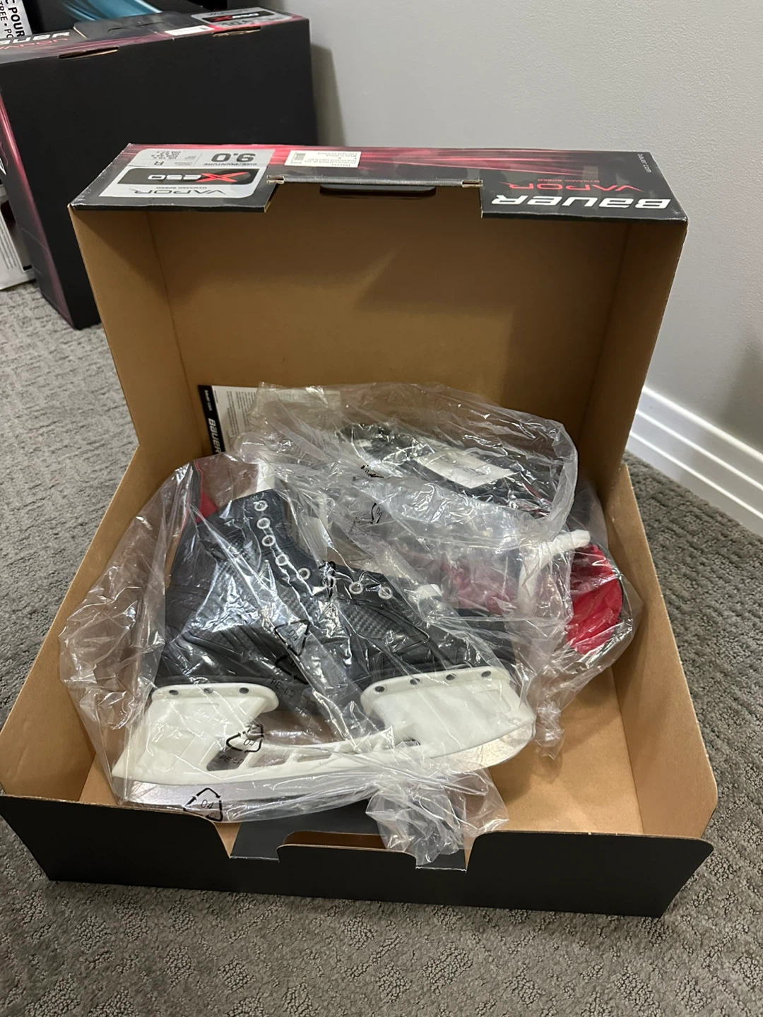 New Bauer Vapor X2.5 Skates - Size 9