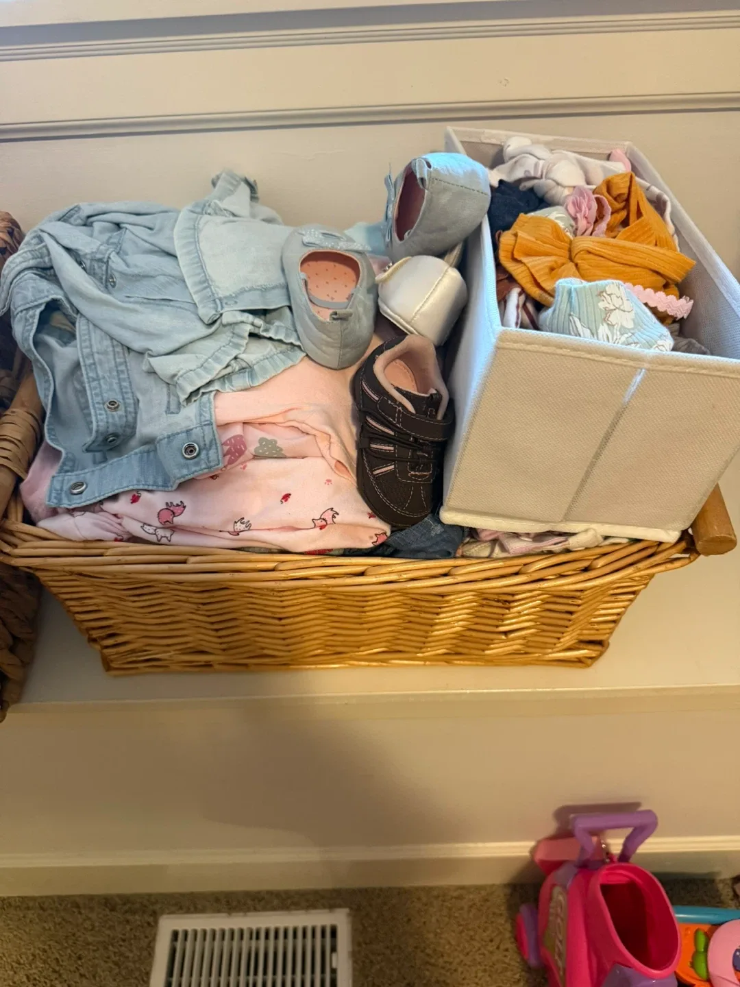 Baby Clothes Bundle - Assorted Sizes & Brands image indicator(2)