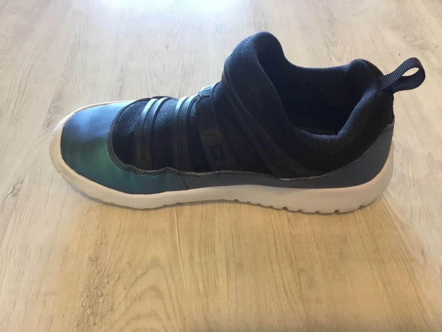 Nike Jordan 11 CMFT Low Shoes Size US 3Y image indicator(3)