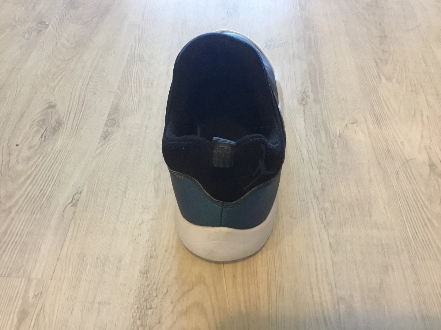 Nike Jordan 11 CMFT Low Shoes Size US 3Y image indicator(5)