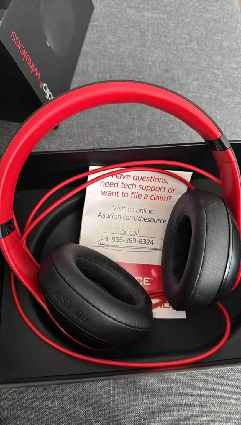 Beats Studio3 Wireless Headphones - Red/Black image indicator(2)