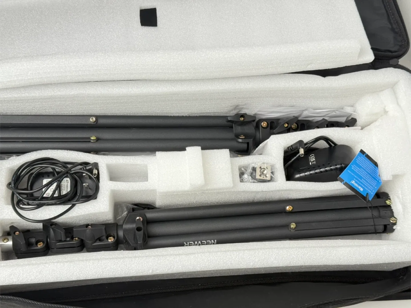 Neewer LED Panel Light & Tripod Kit image indicator(5)