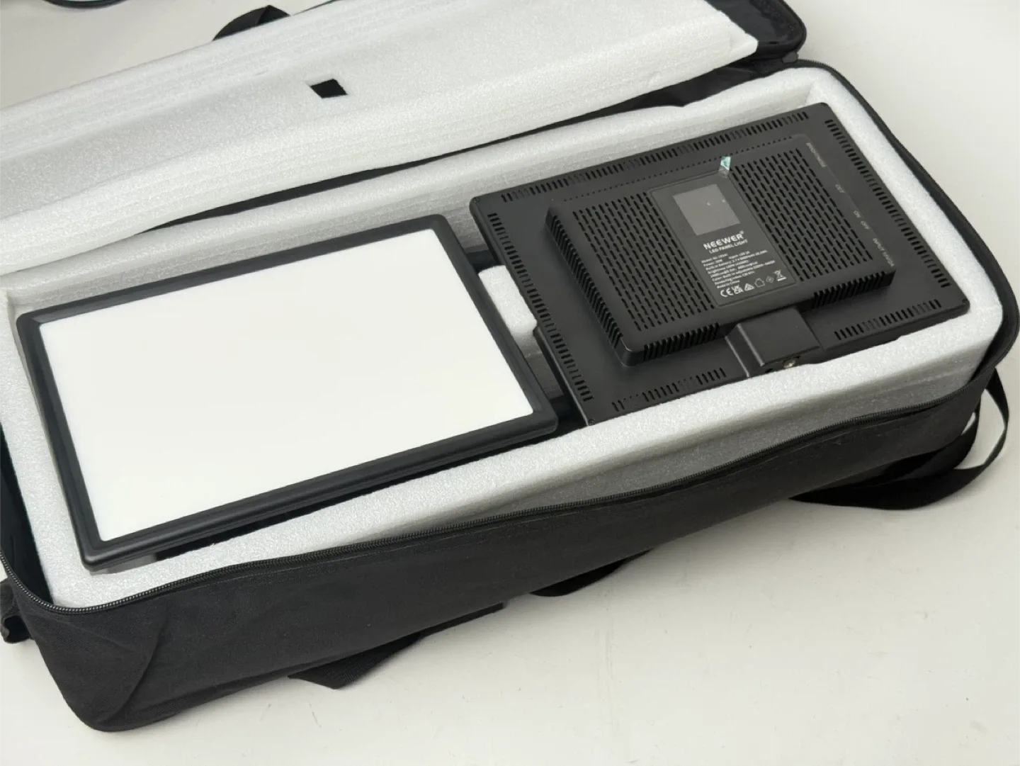 Neewer LED Panel Light & Tripod Kit image indicator(8)