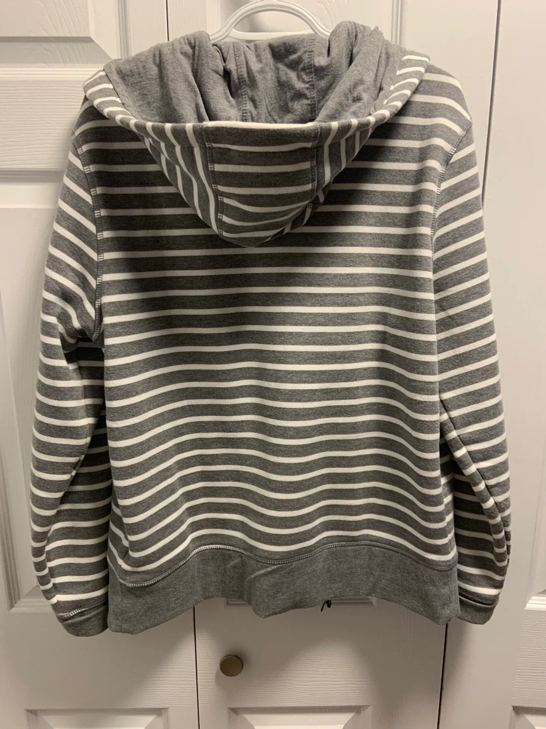 Amazon Essentials Striped Zip-Up Hoodie - Size M image indicator(3)