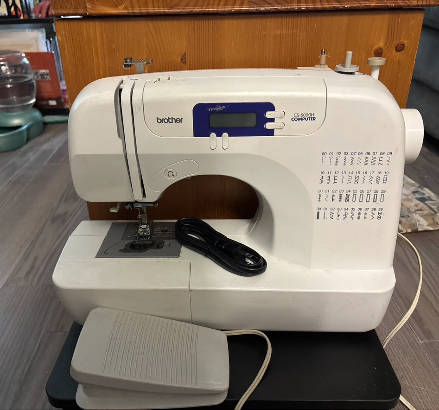 Brother CS-5000i Computer Sewing Machine thumbnail