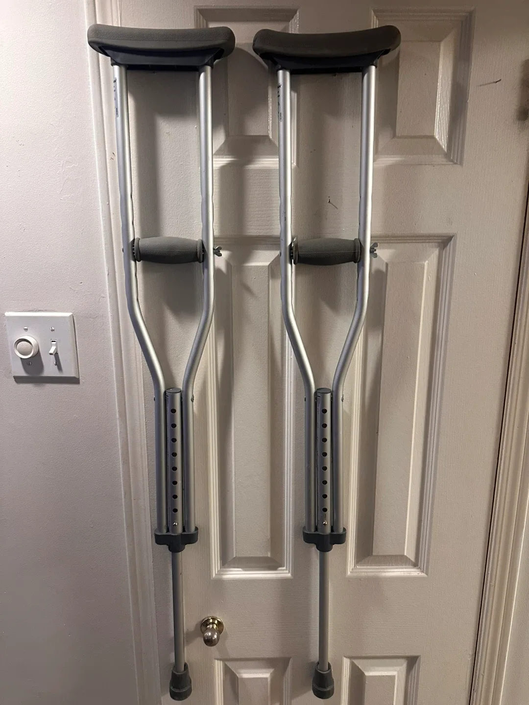 Guardian Adjustable Aluminum Crutches image indicator(4)