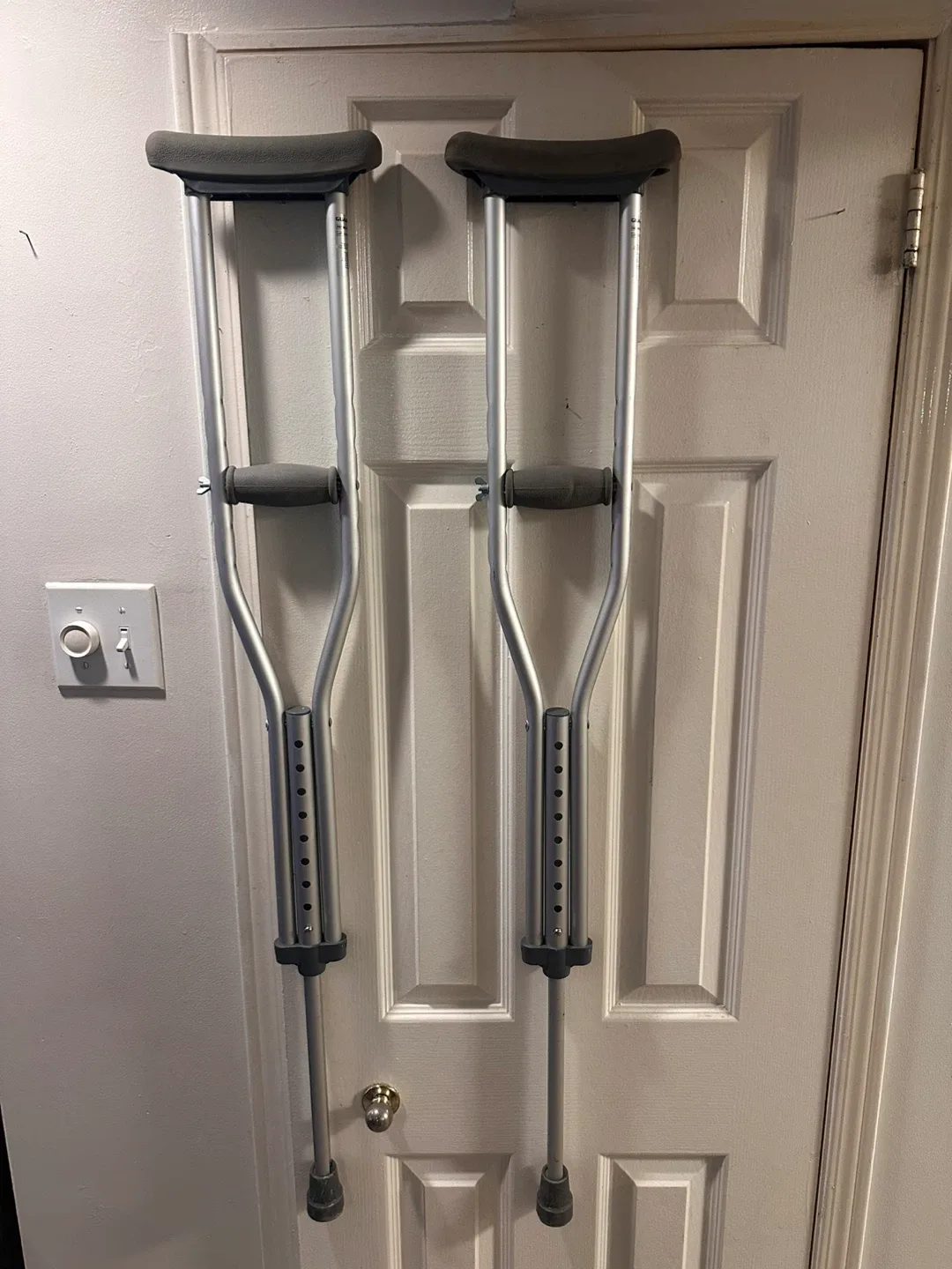 Guardian Adjustable Aluminum Crutches thumbnail