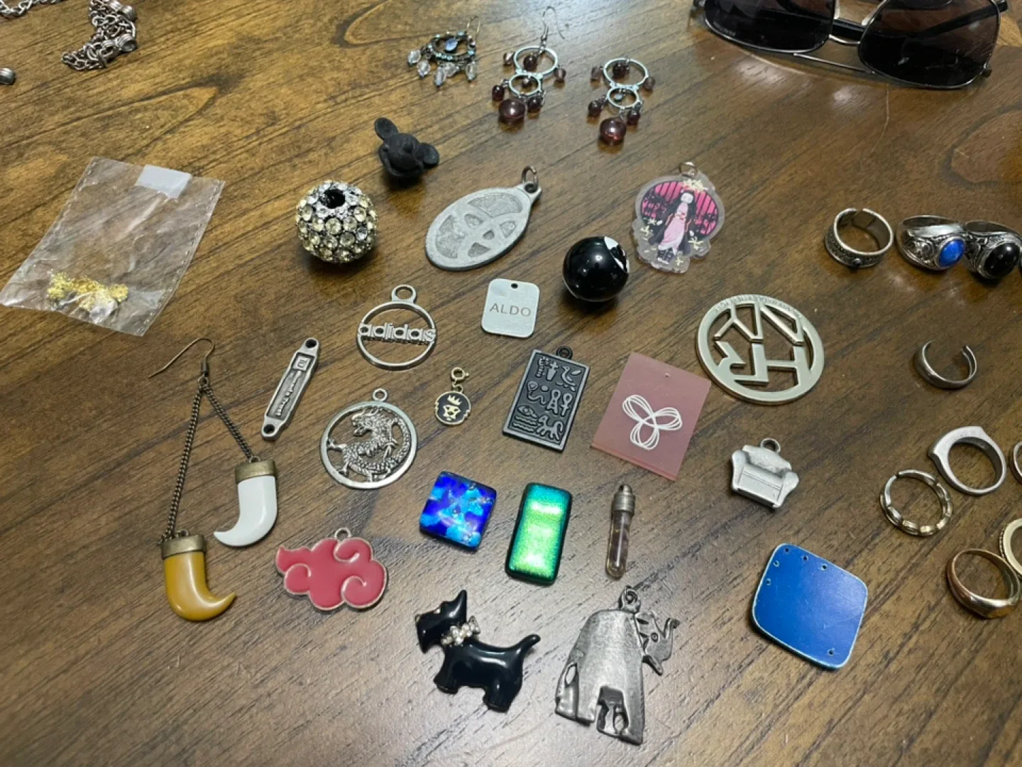 Assorted Rings and Jewelry image indicator(2)