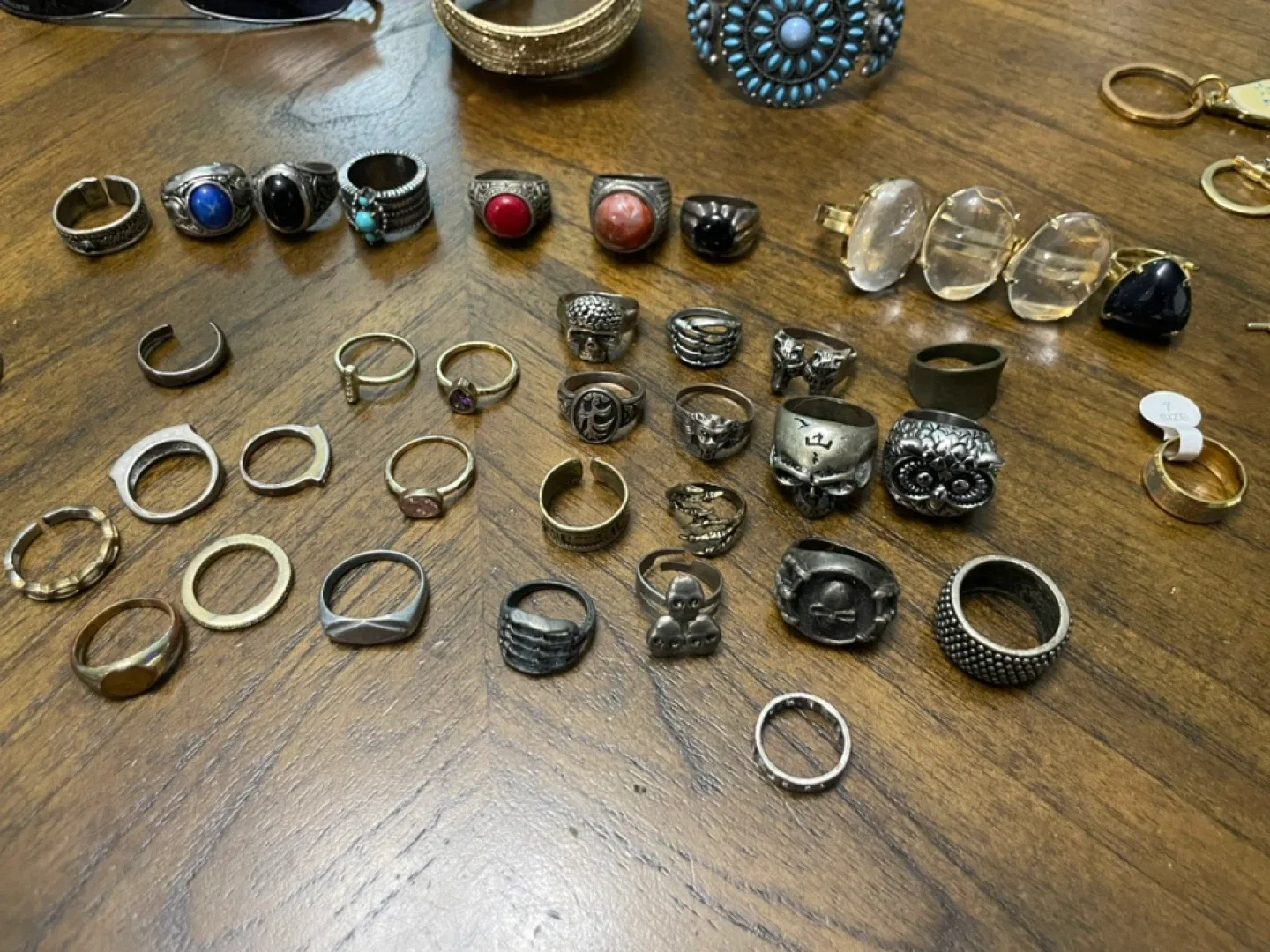 Assorted Rings and Jewelry image indicator(4)