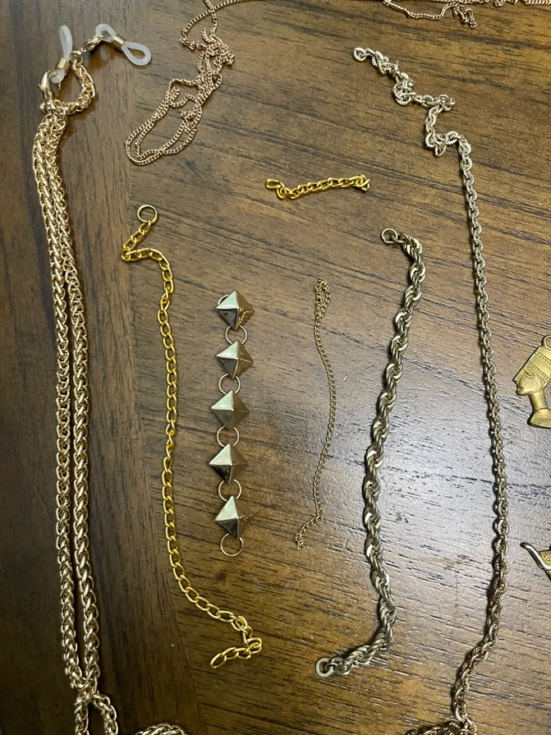 Assorted Rings and Jewelry image indicator(9)