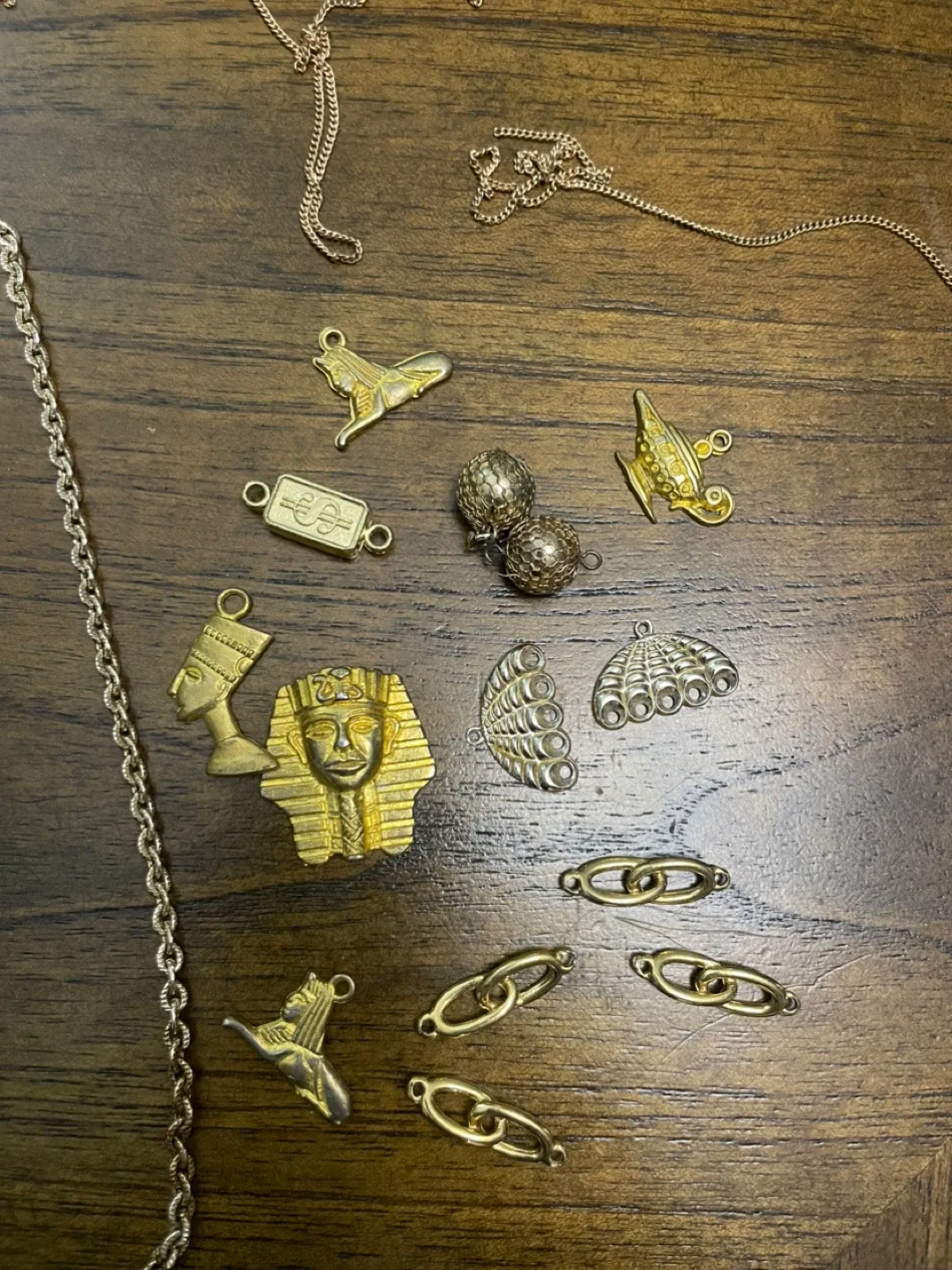 Assorted Rings and Jewelry image indicator(10)