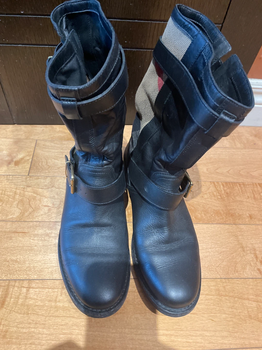 Burberry Black Leather Buckle Boots - Size 39 - photo 3